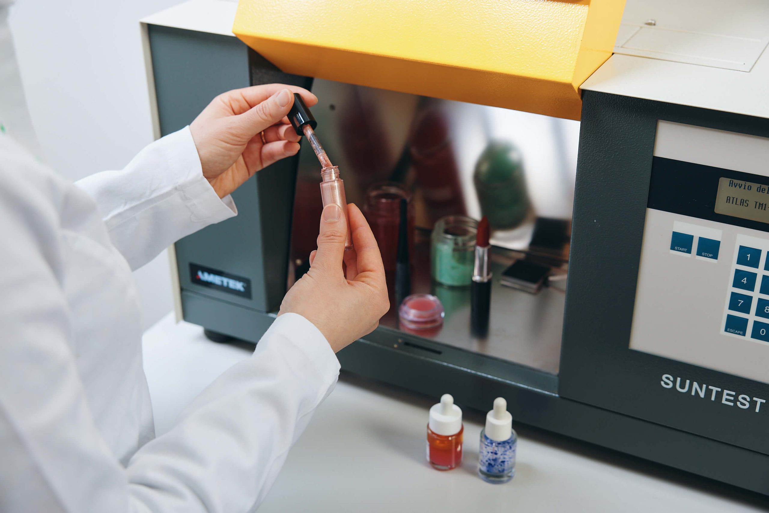Analisi ingredienti cosmetici in laboratorio